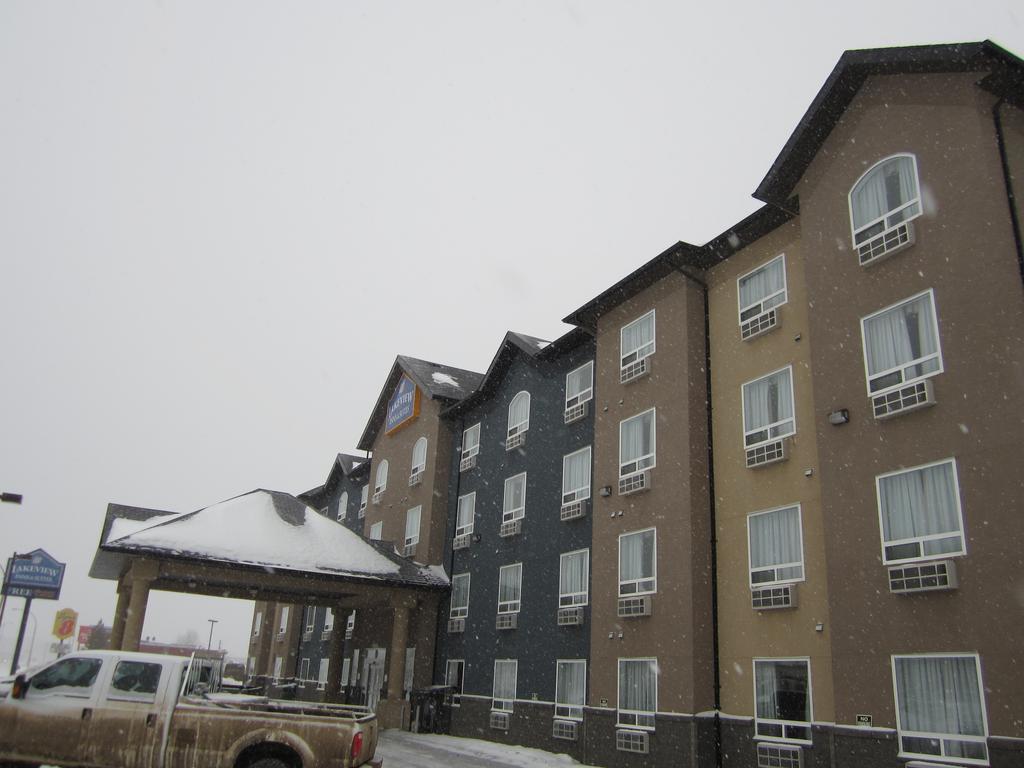 Lakeview Inns & Suites - Fort Nelson Exterior photo