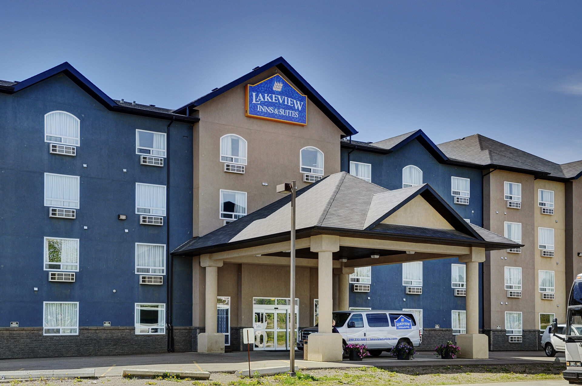 Lakeview Inns & Suites - Fort Nelson Exterior photo